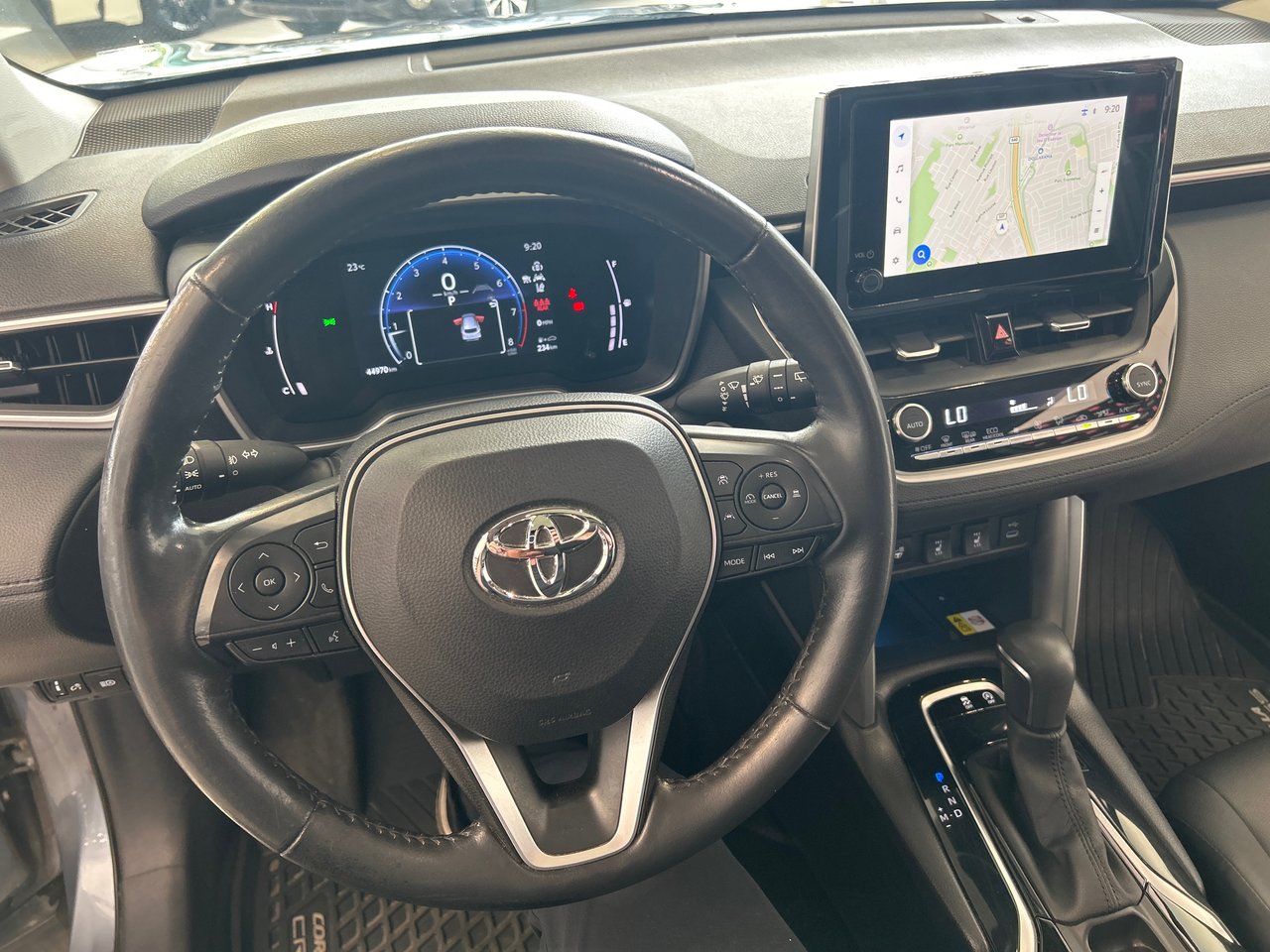 2023 Toyota Corolla Cross XLE-35