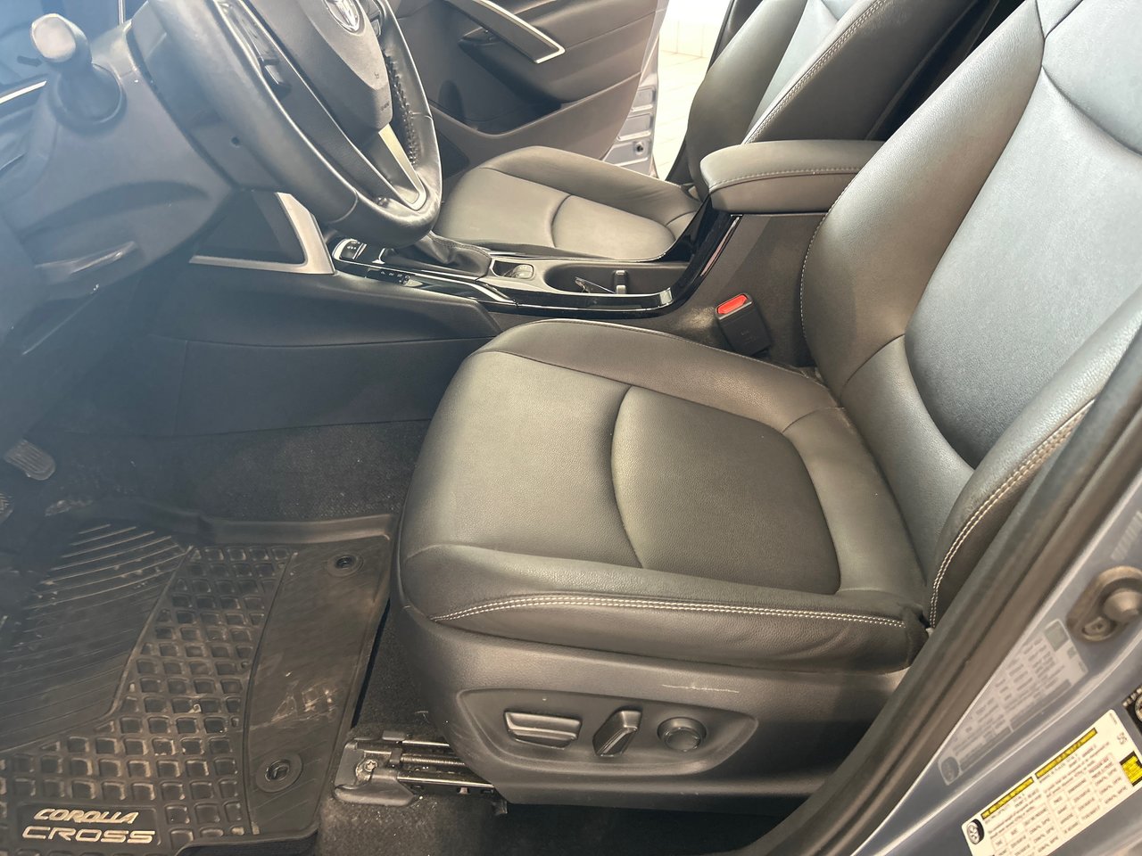 2023 Toyota Corolla Cross XLE-17