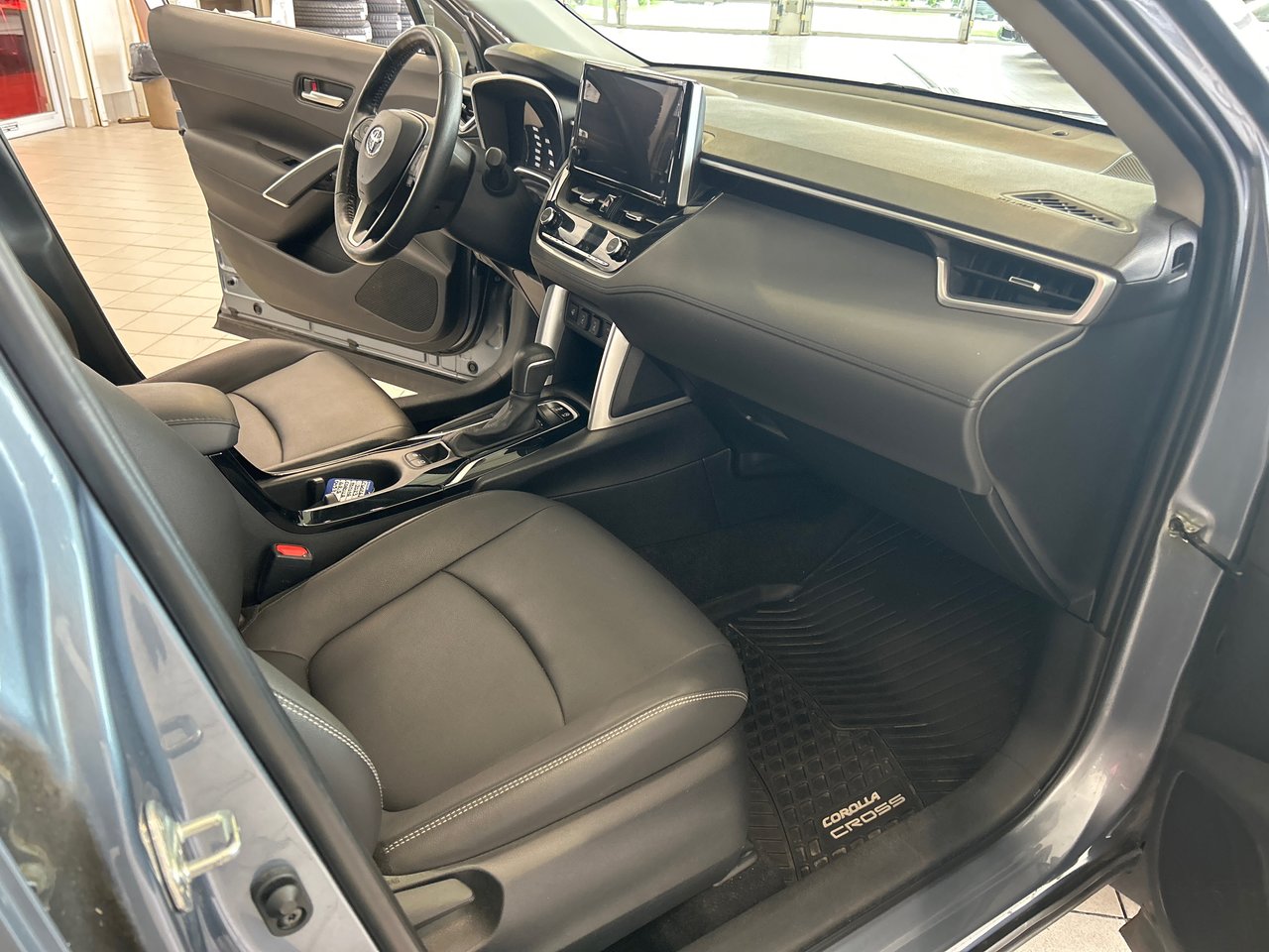 2023 Toyota Corolla Cross XLE-14