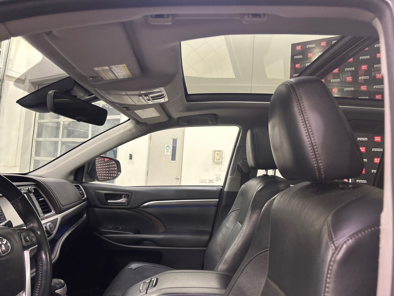2017 Toyota Highlander Limited-3