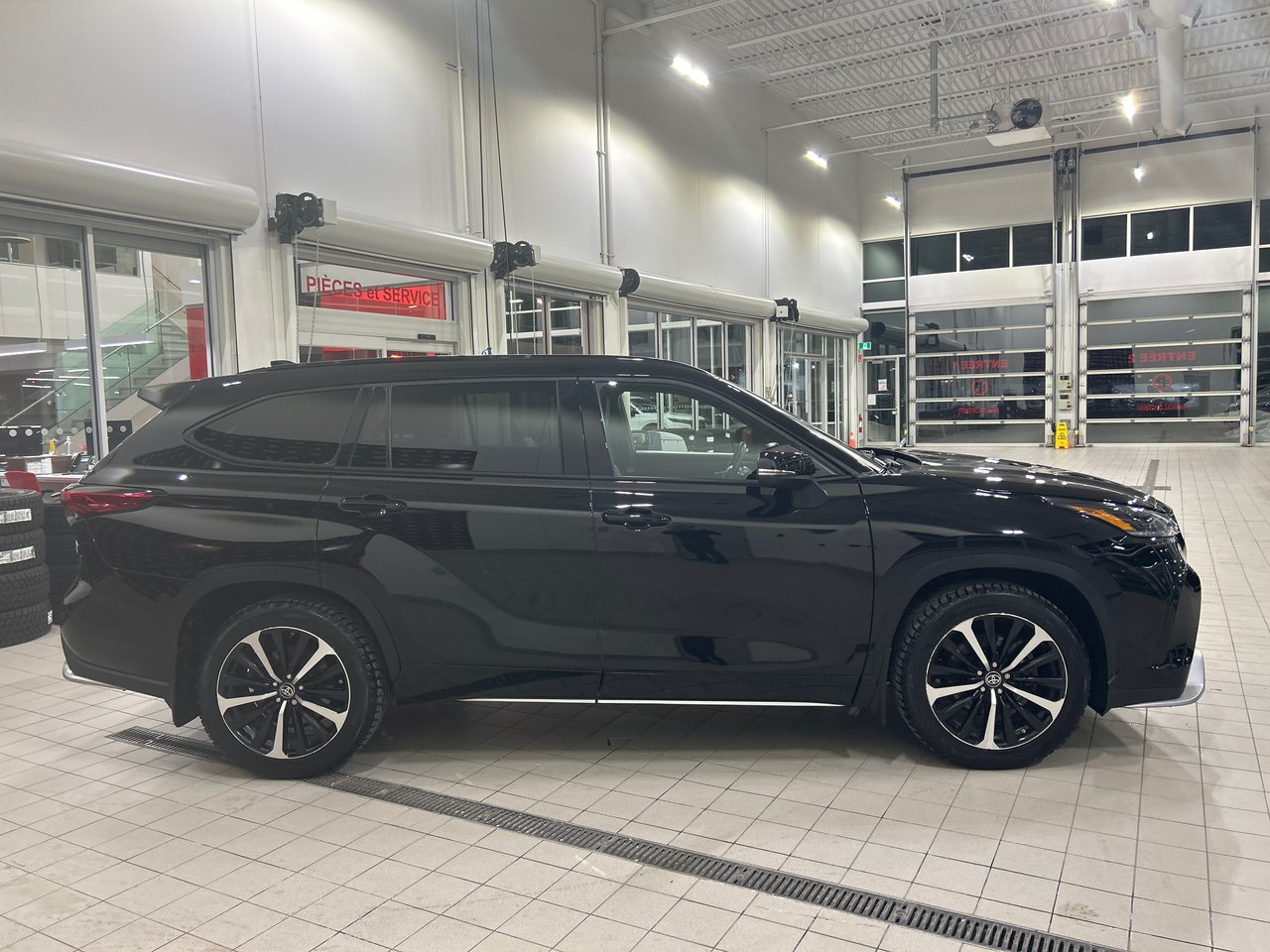 2022 Toyota Highlander XSE-4