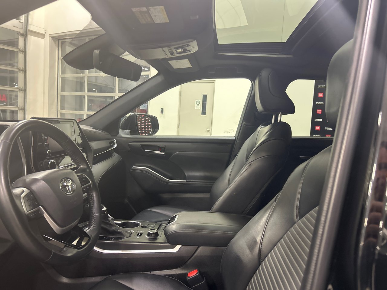 2022 Toyota Highlander XSE-16