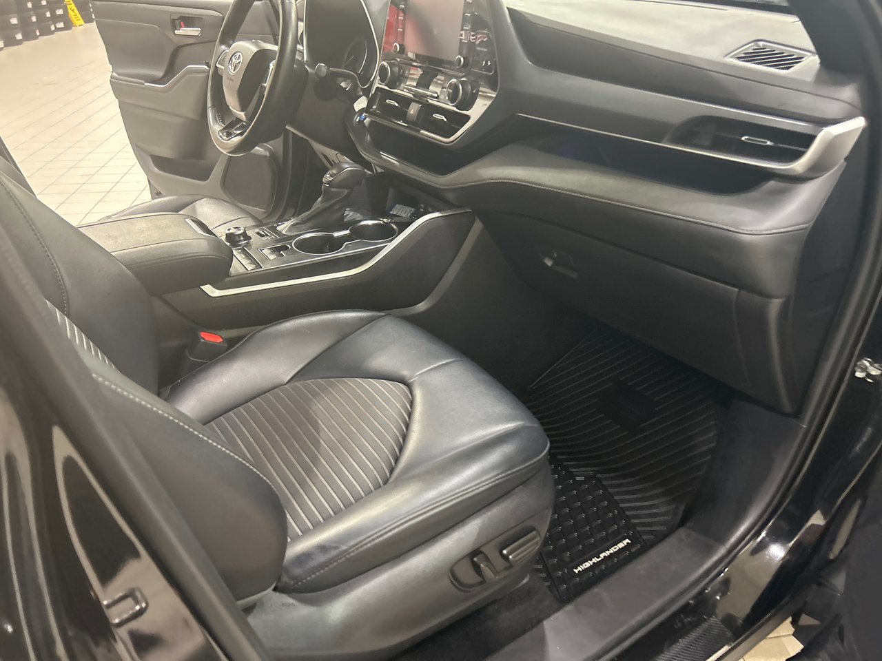 2022 Toyota Highlander XSE-12