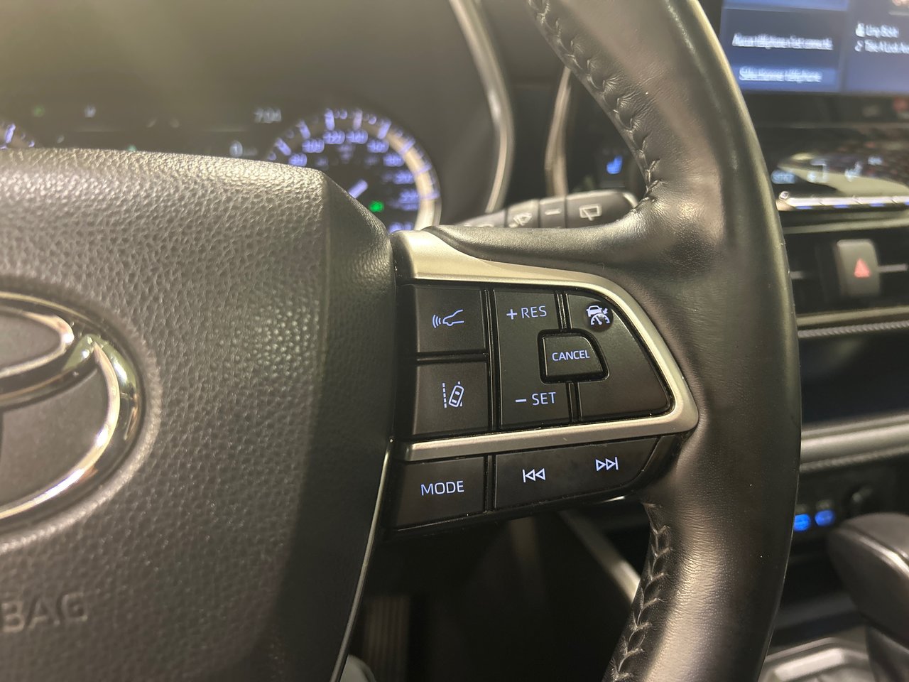 2022 Toyota Highlander XSE-29