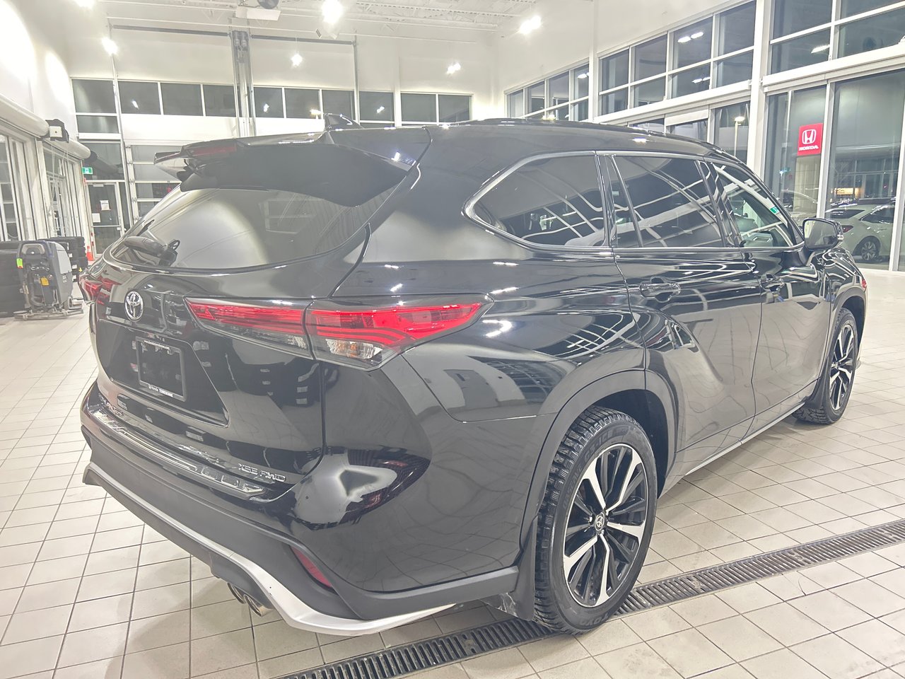 2022 Toyota Highlander XSE-5