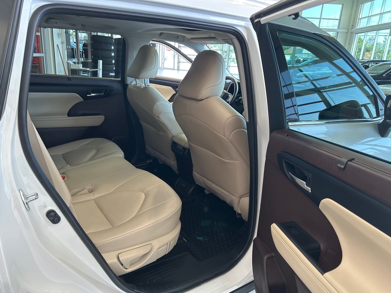 2022 Toyota Highlander XLE-12