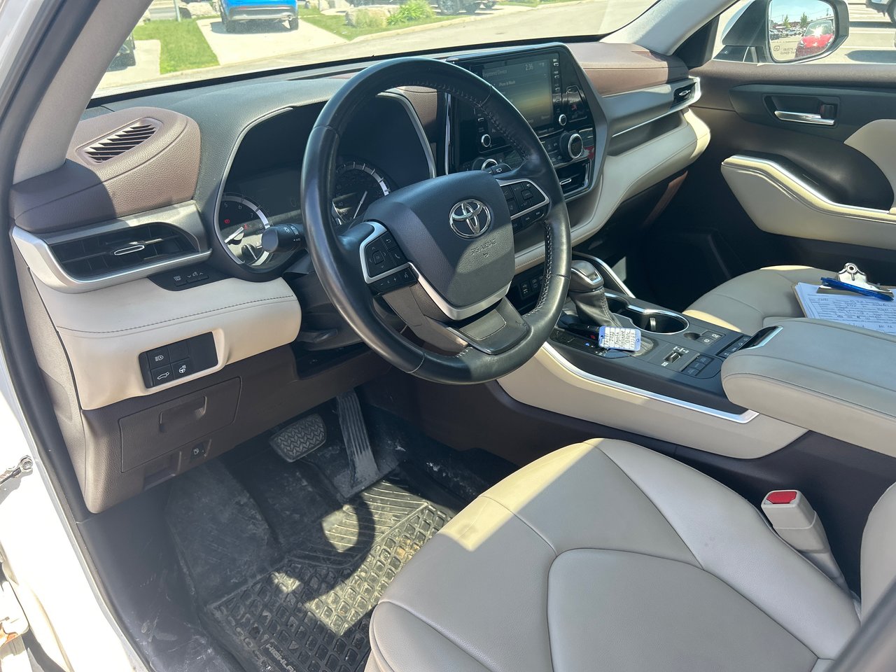 2022 Toyota Highlander XLE-12