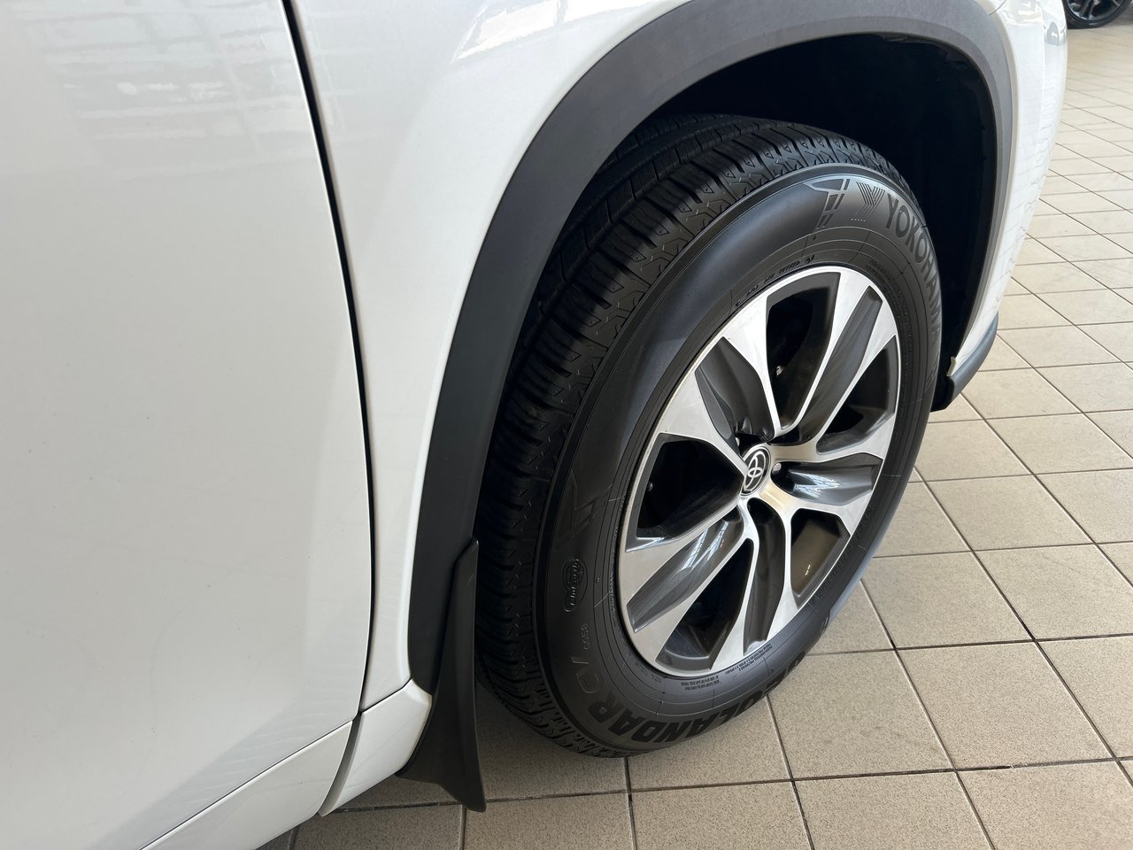 2022 Toyota Highlander XLE-16
