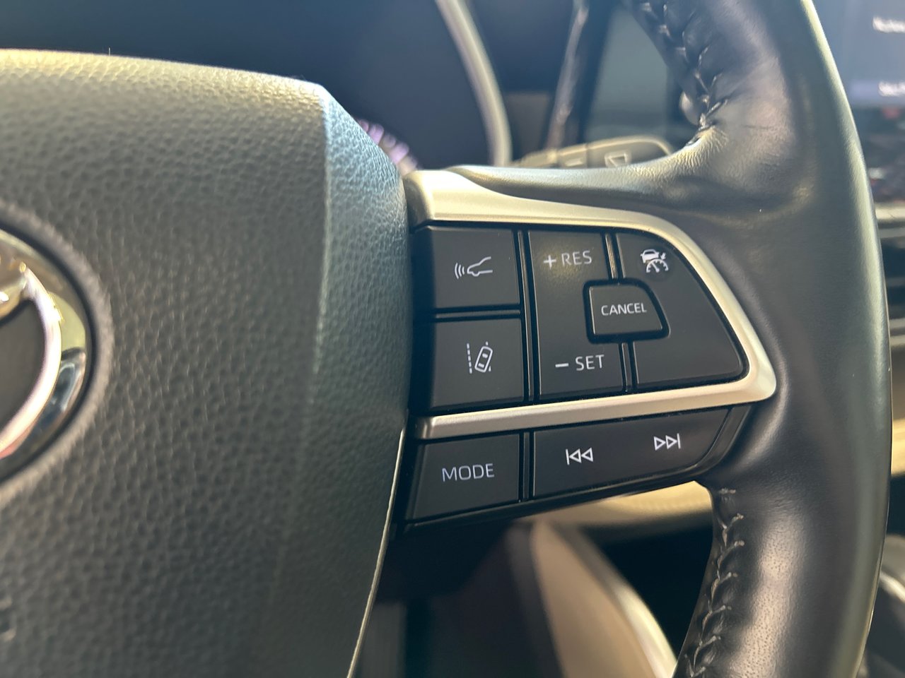 2022 Toyota Highlander XLE-34