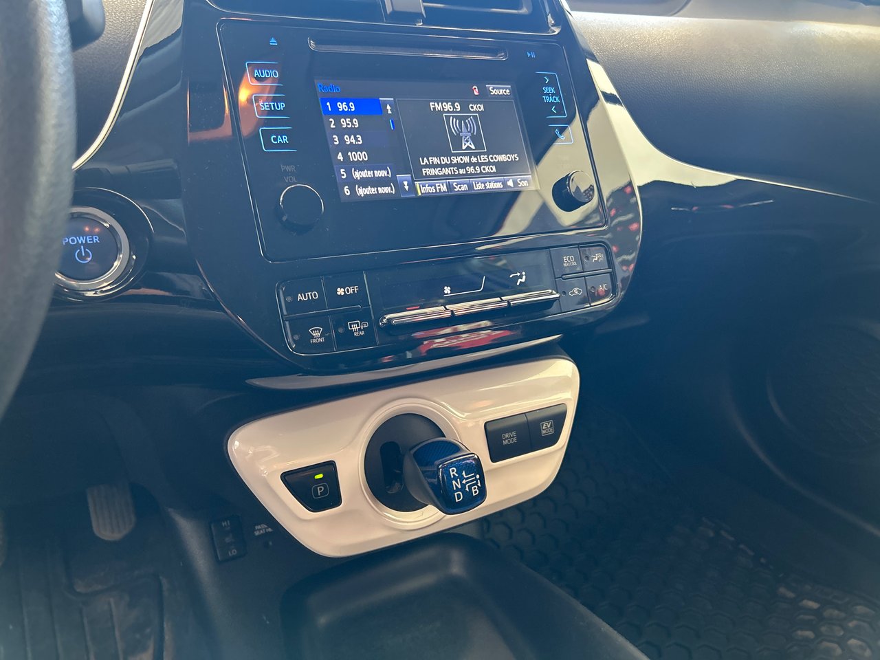 2018 Toyota Prius-16