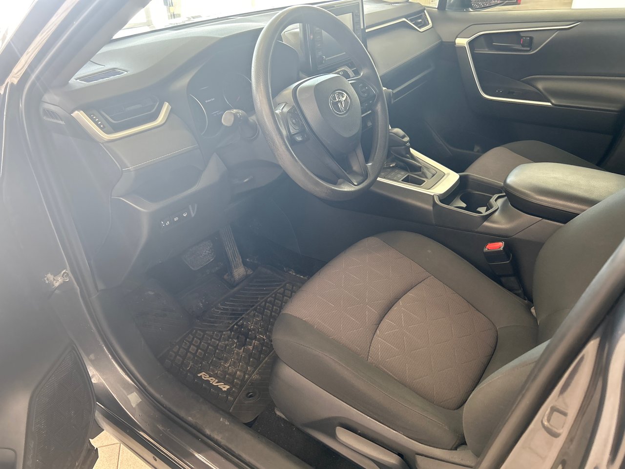 Toyota RAV4 LE 2019-12