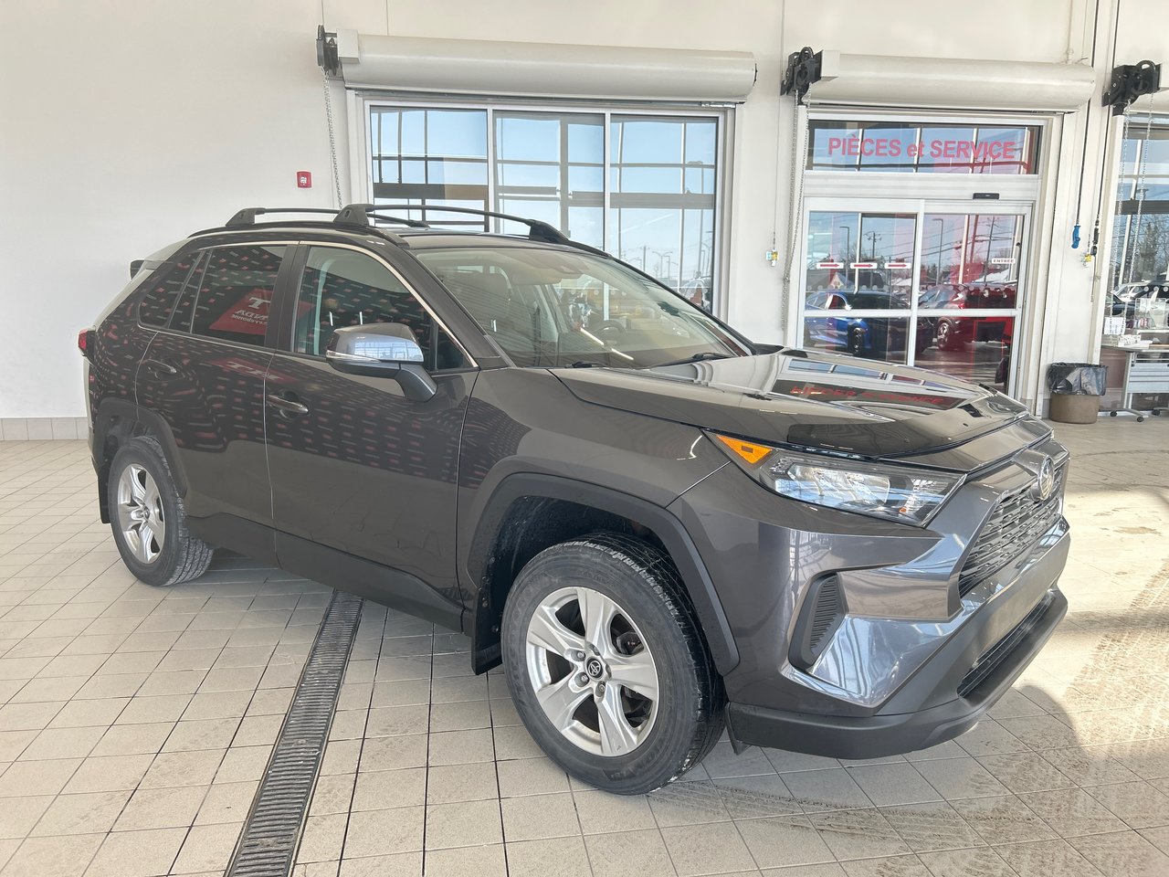 Toyota RAV4 LE 2019-3