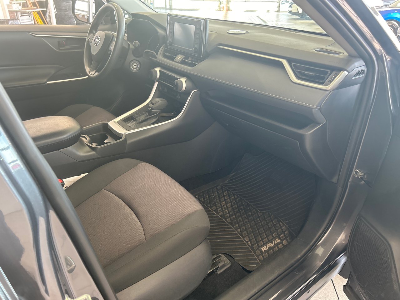 Toyota RAV4 LE 2019-9