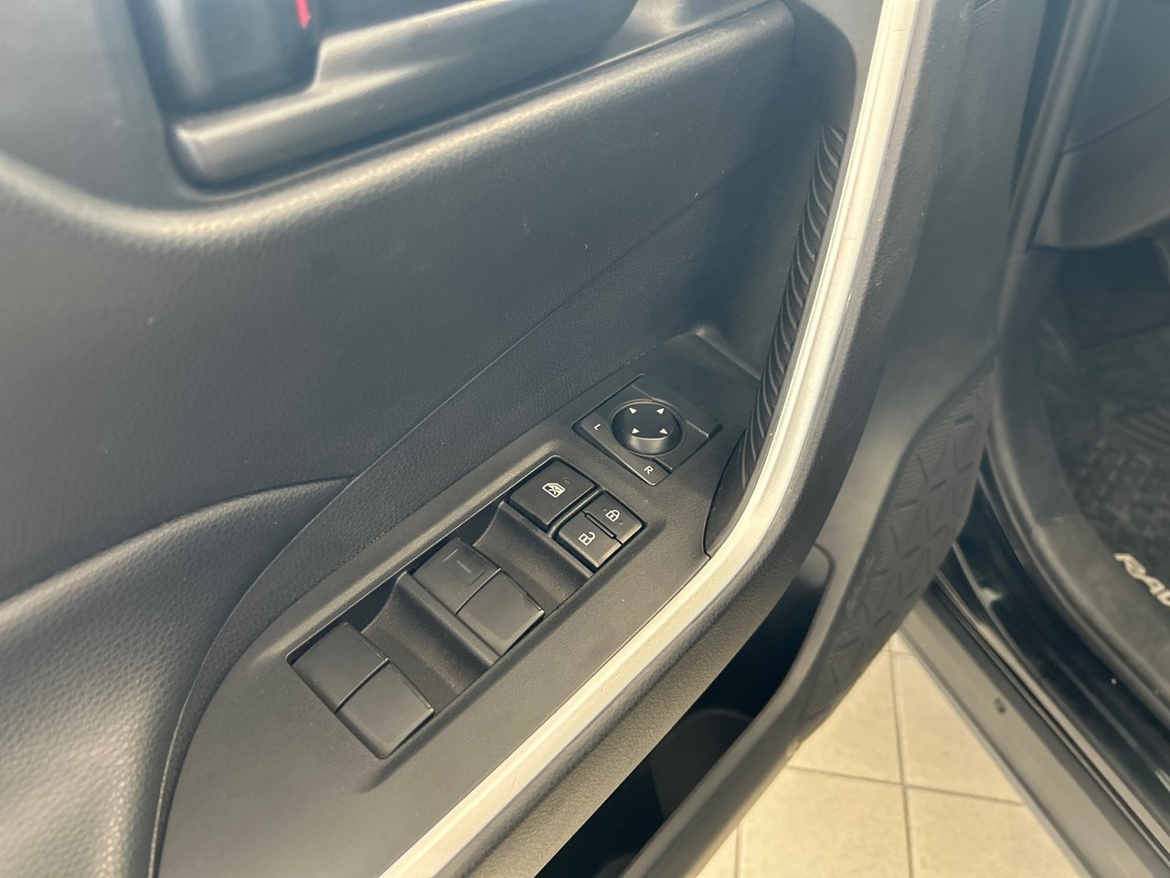 2021 Toyota RAV4 LE-16