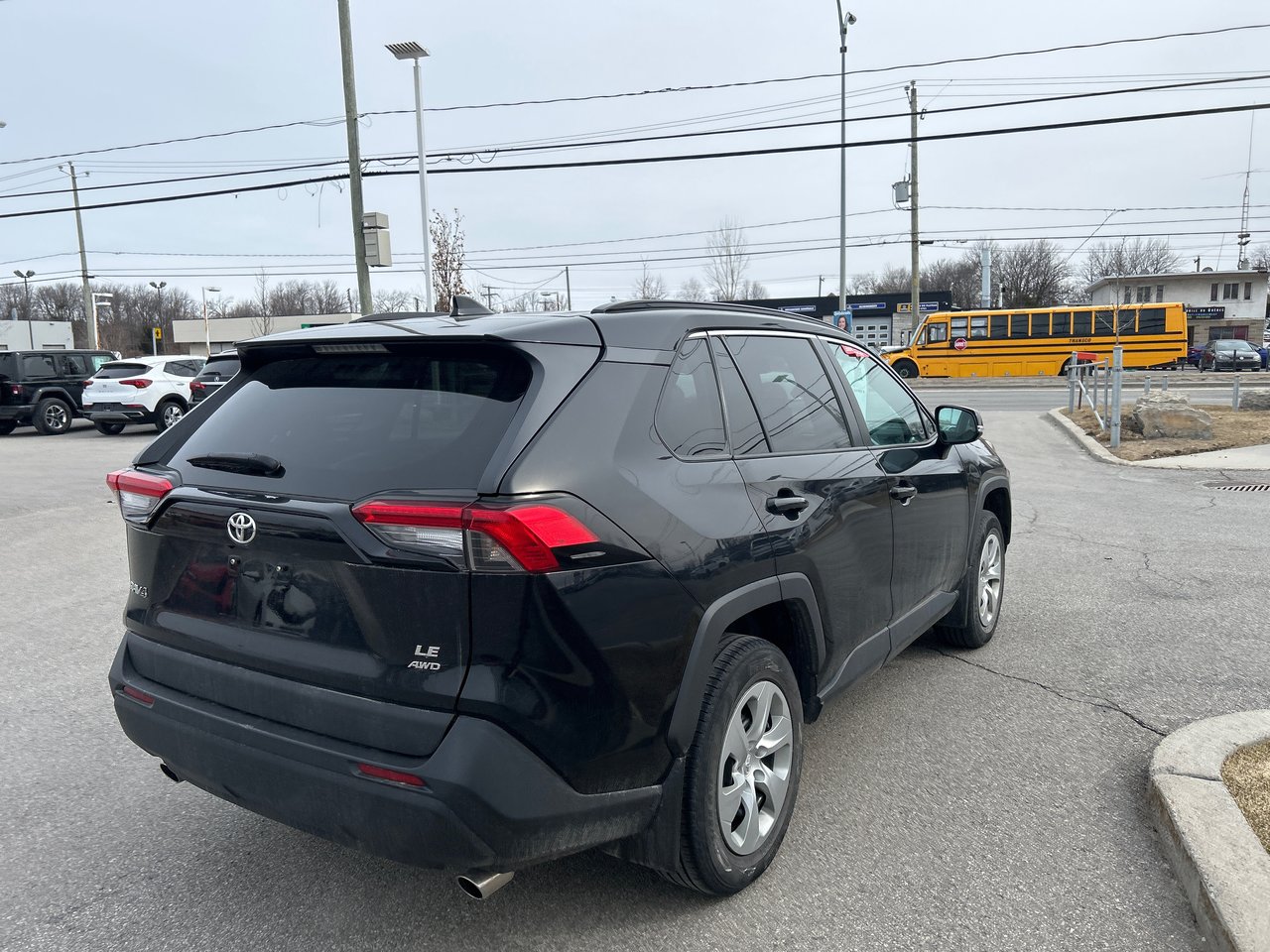 Toyota RAV4 LE 2021-3