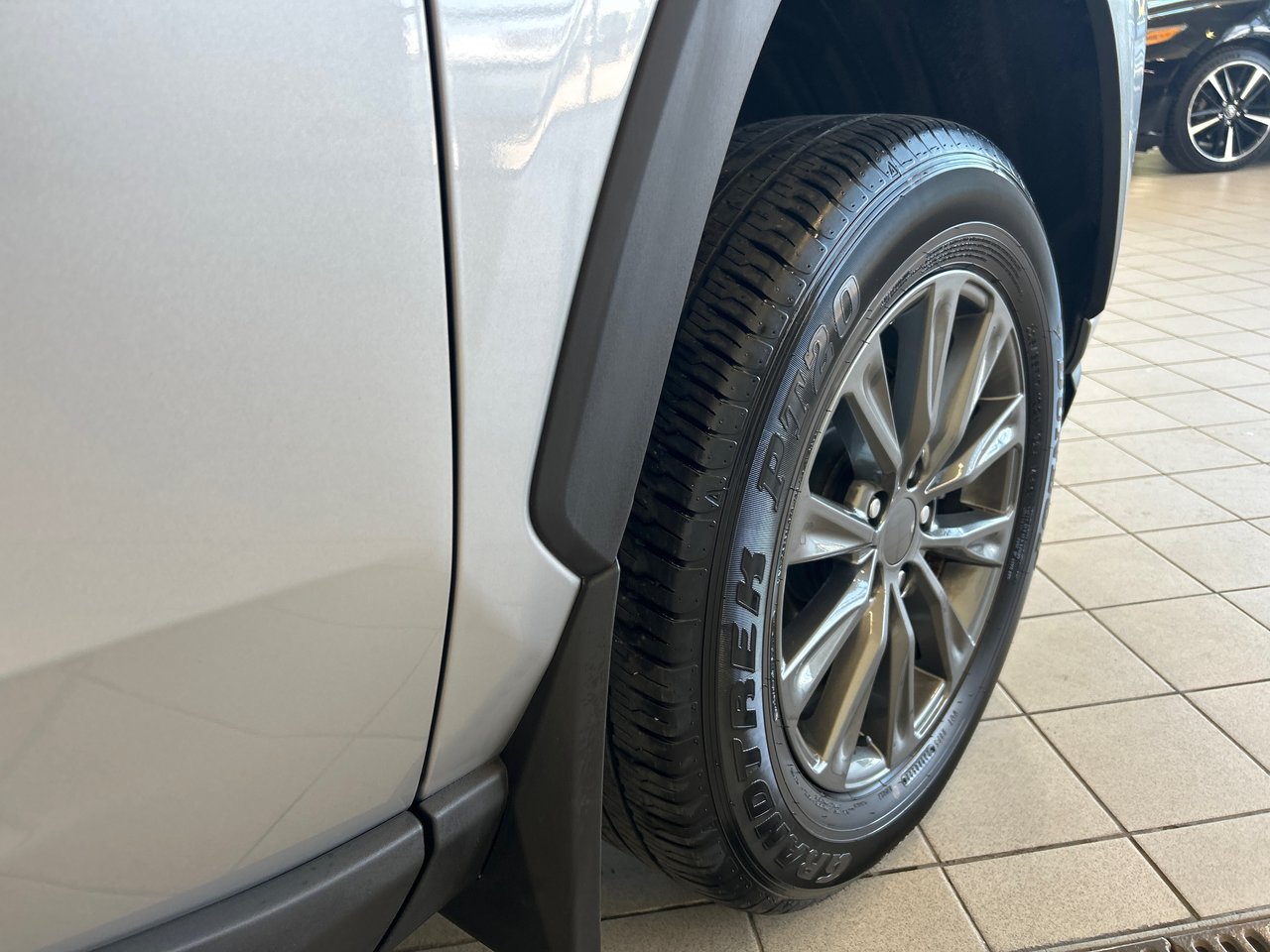 Toyota RAV4 LE 2022-13
