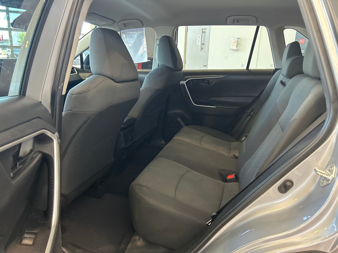 Toyota RAV4 LE 2022-7