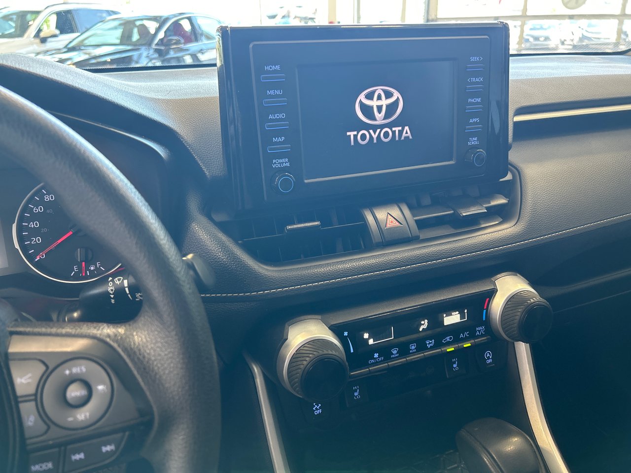 Toyota RAV4 LE 2022-18