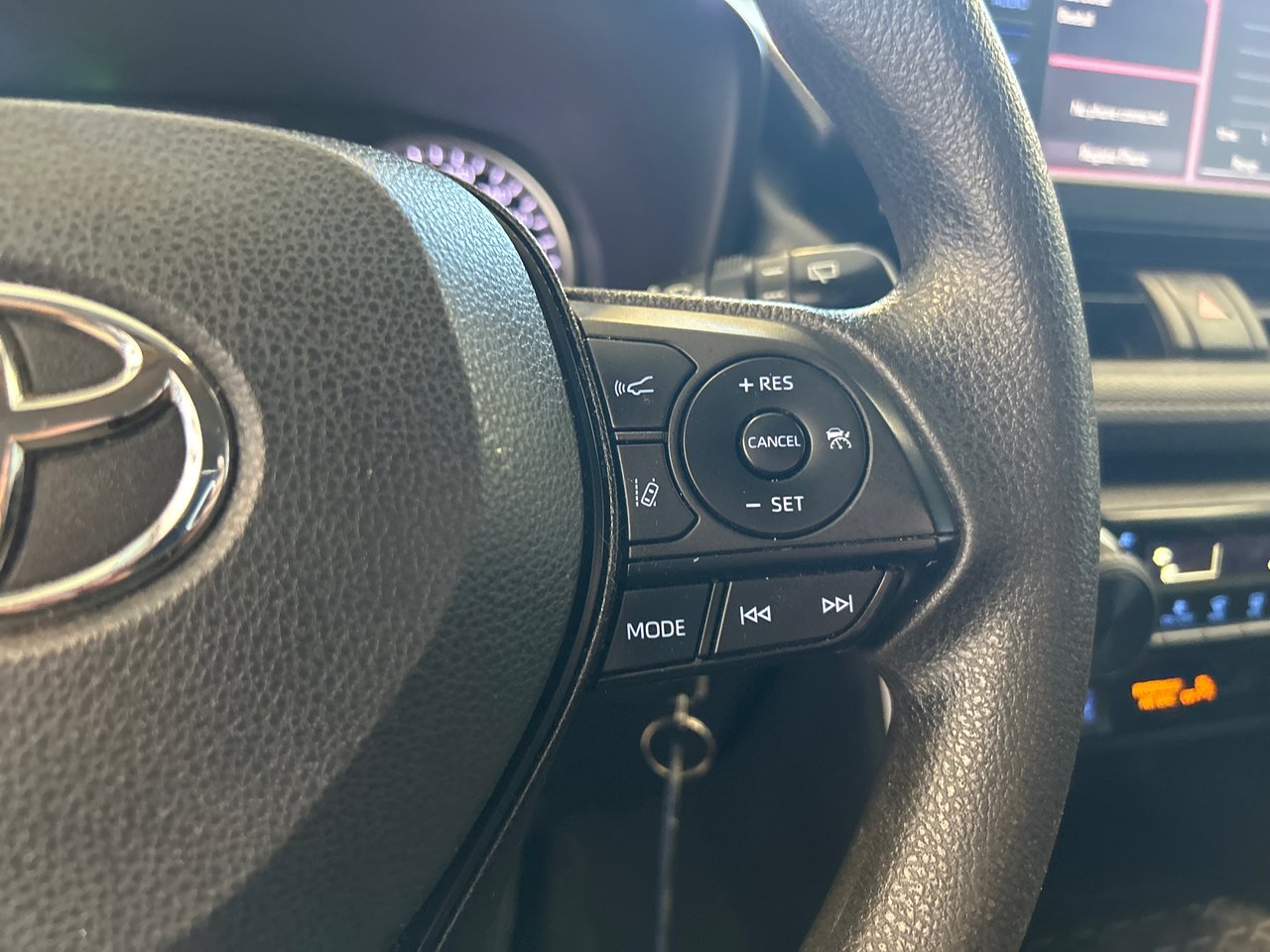 Toyota RAV4 LE 2022-21