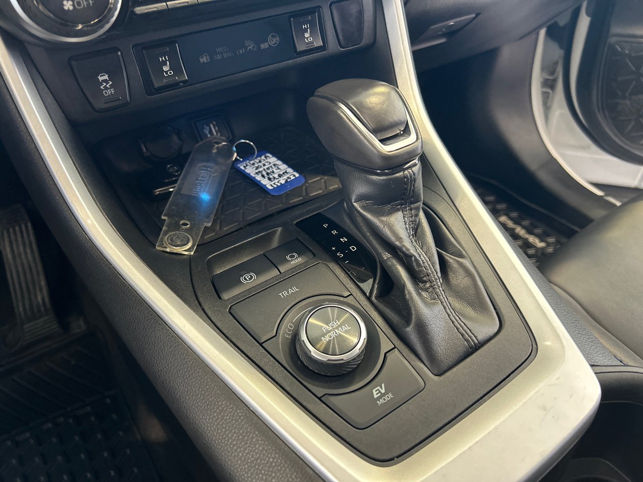 Toyota RAV4 Hybrid XSE 2023-21