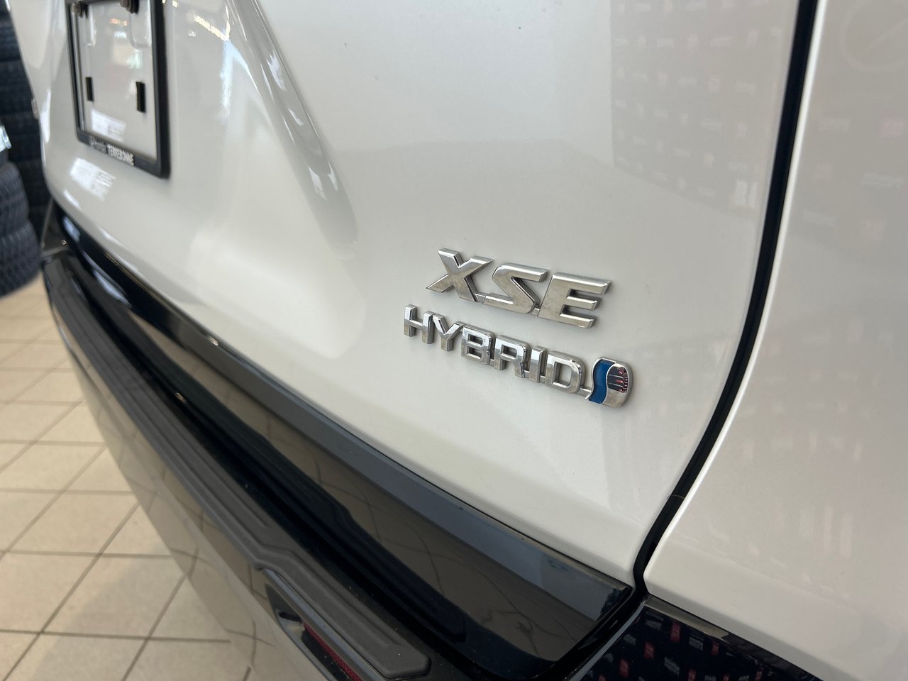 Toyota RAV4 Hybrid XSE 2023-4
