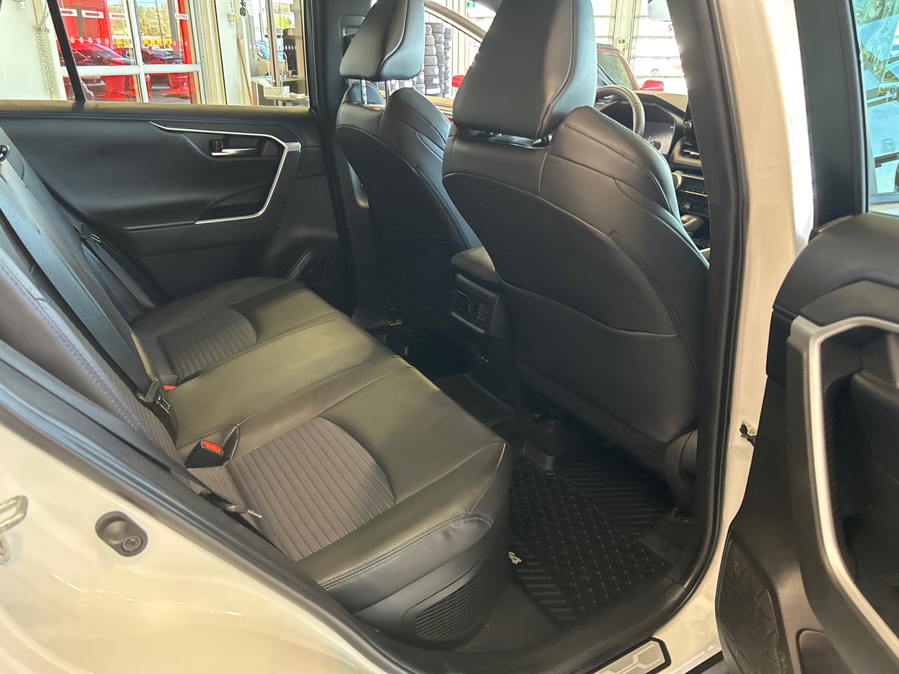 Toyota RAV4 Hybrid XSE 2023-10