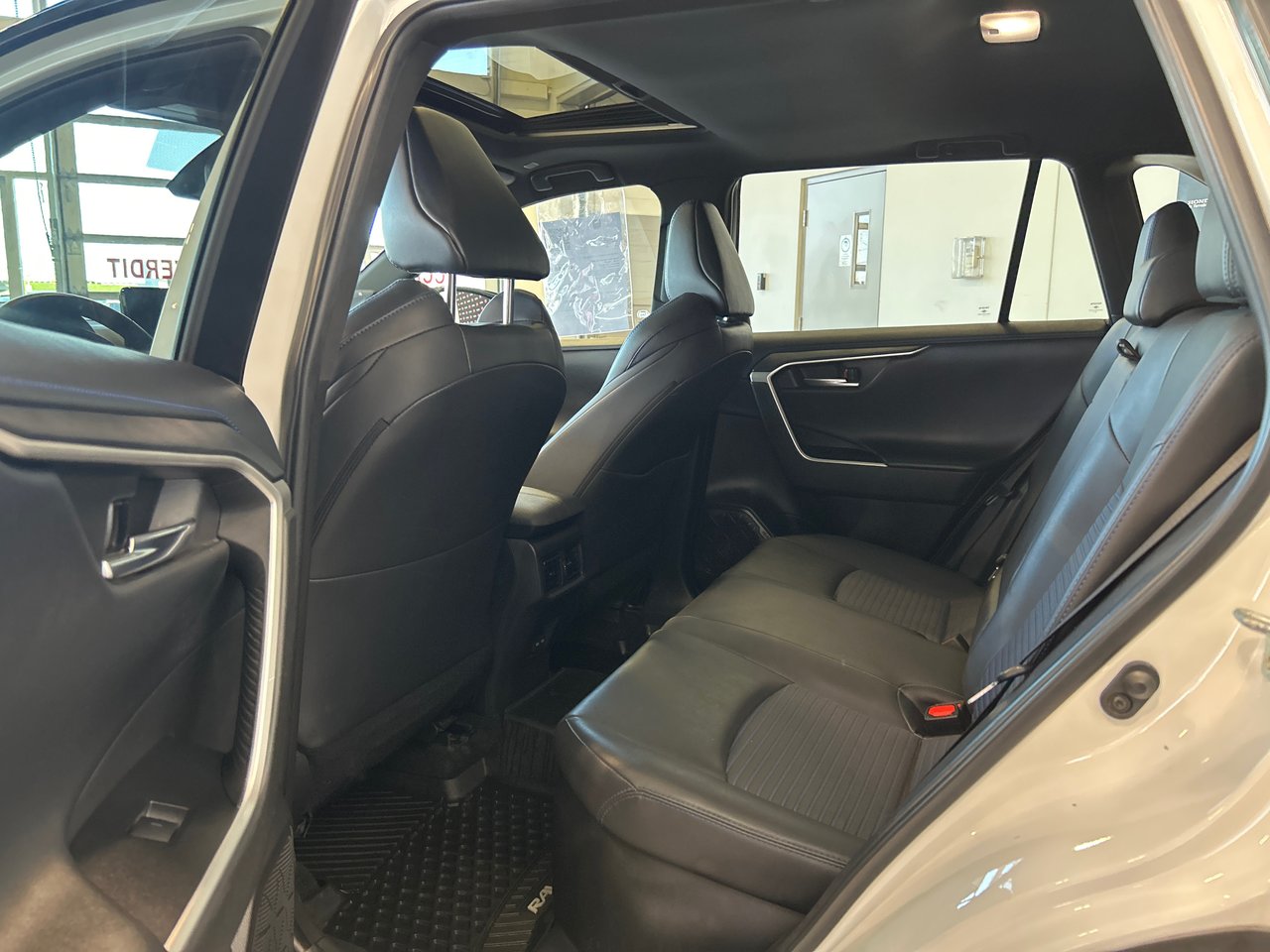 Toyota RAV4 Hybrid XSE 2023-8