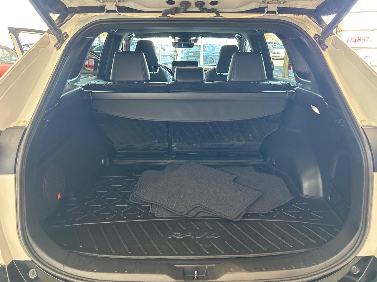 Toyota RAV4 Hybrid XSE 2023-9