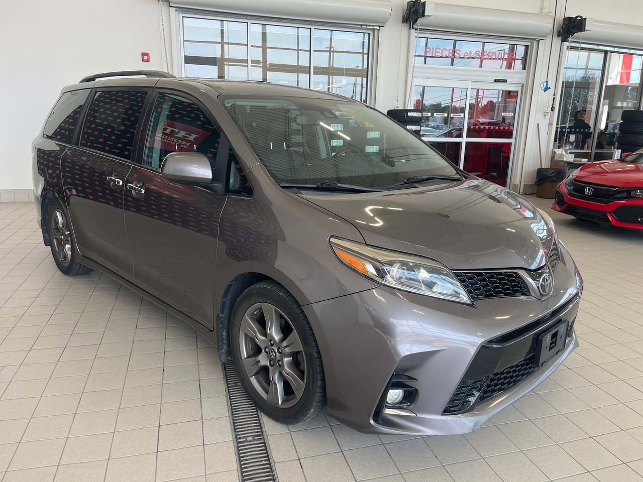 2019 Toyota Sienna SE-4