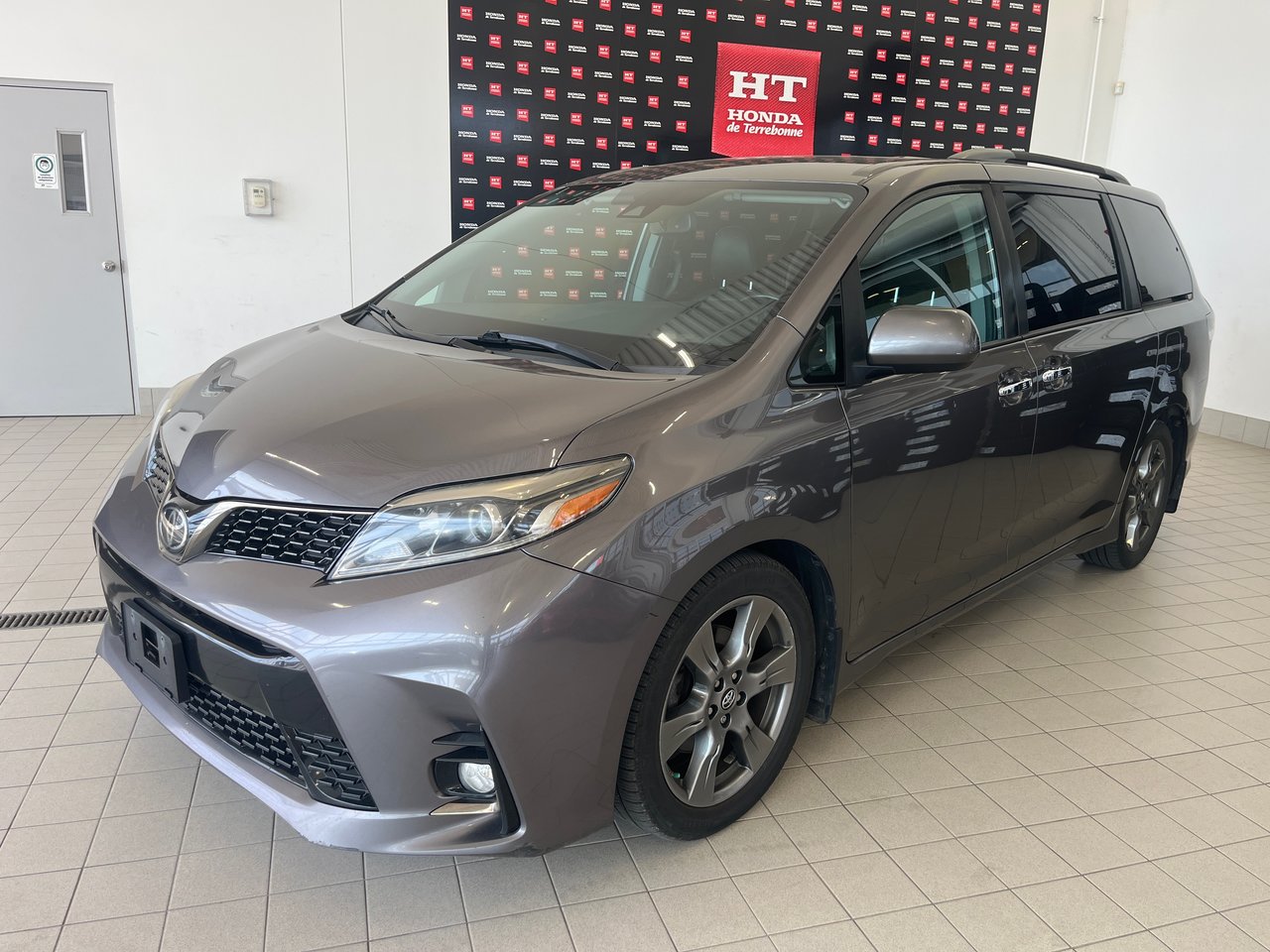 2019 Toyota Sienna SE-0