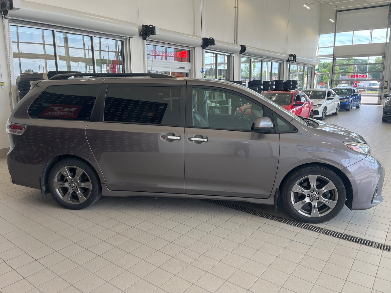 2019 Toyota Sienna SE-5