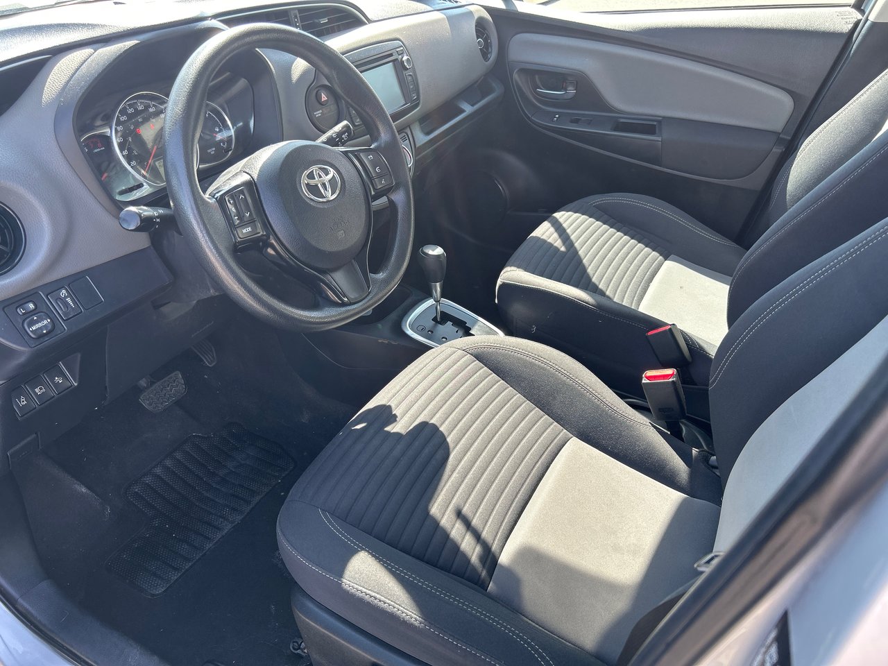 2018 Toyota Yaris Hatchback LE-6