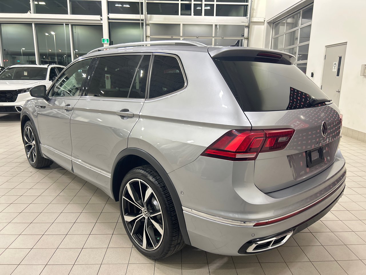 Volkswagen Tiguan Highline R-Line 2022-9