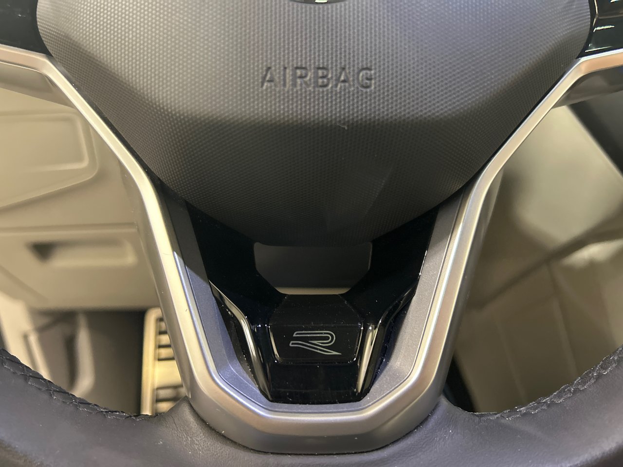 Volkswagen Tiguan Highline R-Line 2022-31