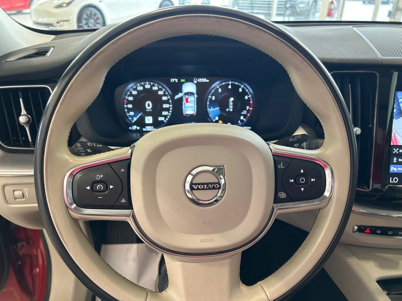 Volvo XC60 Momentum 2020-31