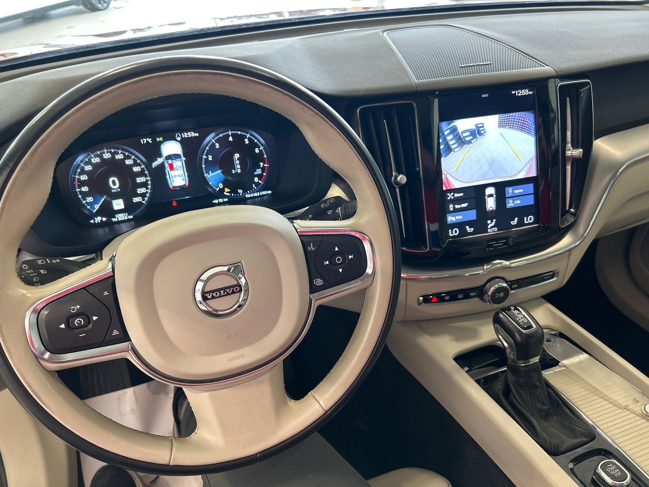 Volvo XC60 Momentum 2020-27