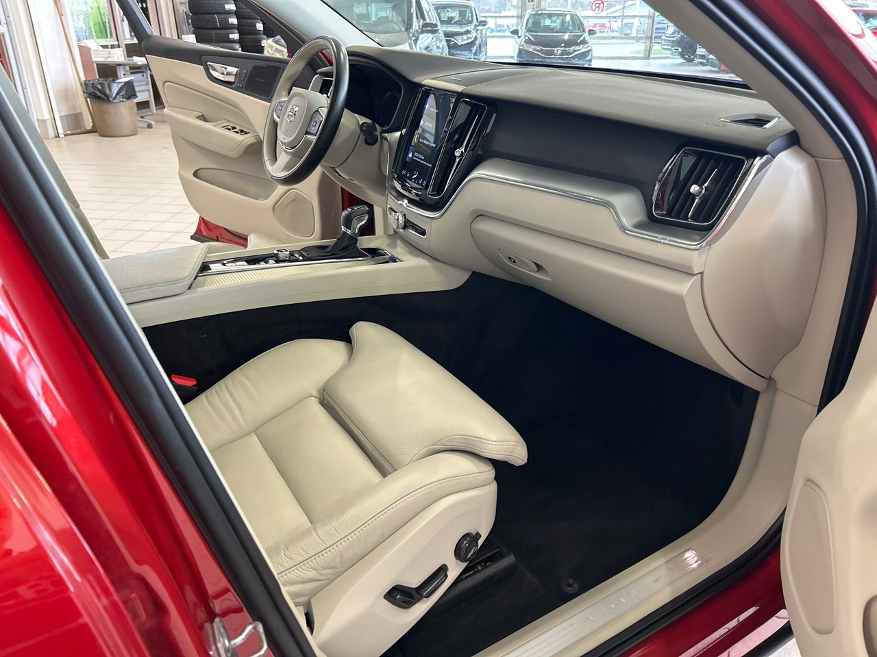 Volvo XC60 Momentum 2020-16