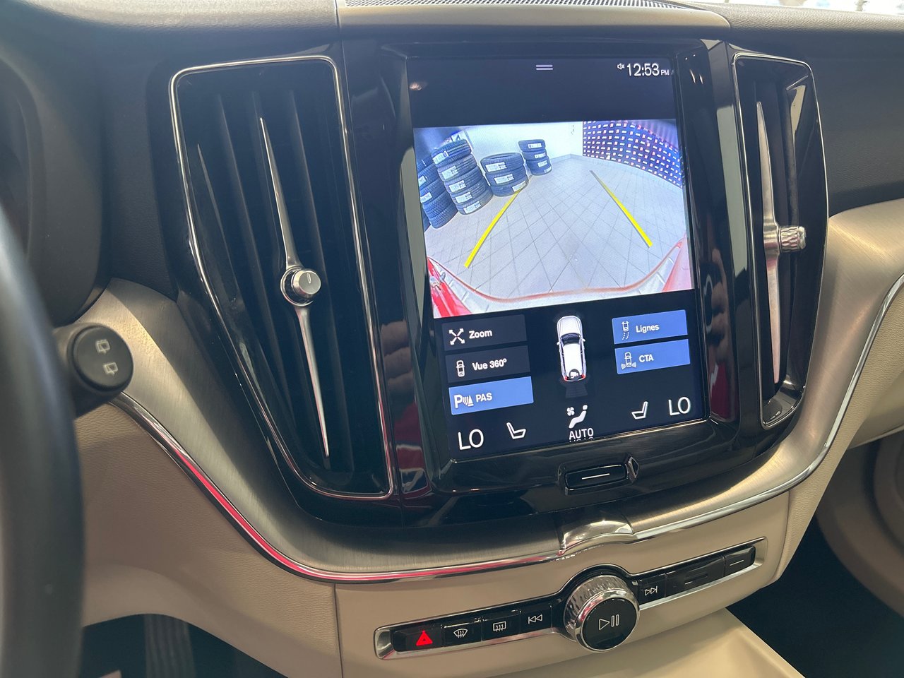 Volvo XC60 Momentum 2020-30
