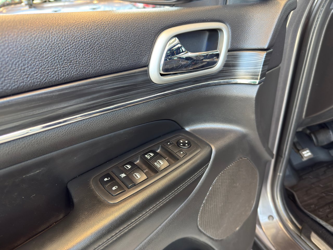 2019 Jeep Grand Cherokee Limited-23