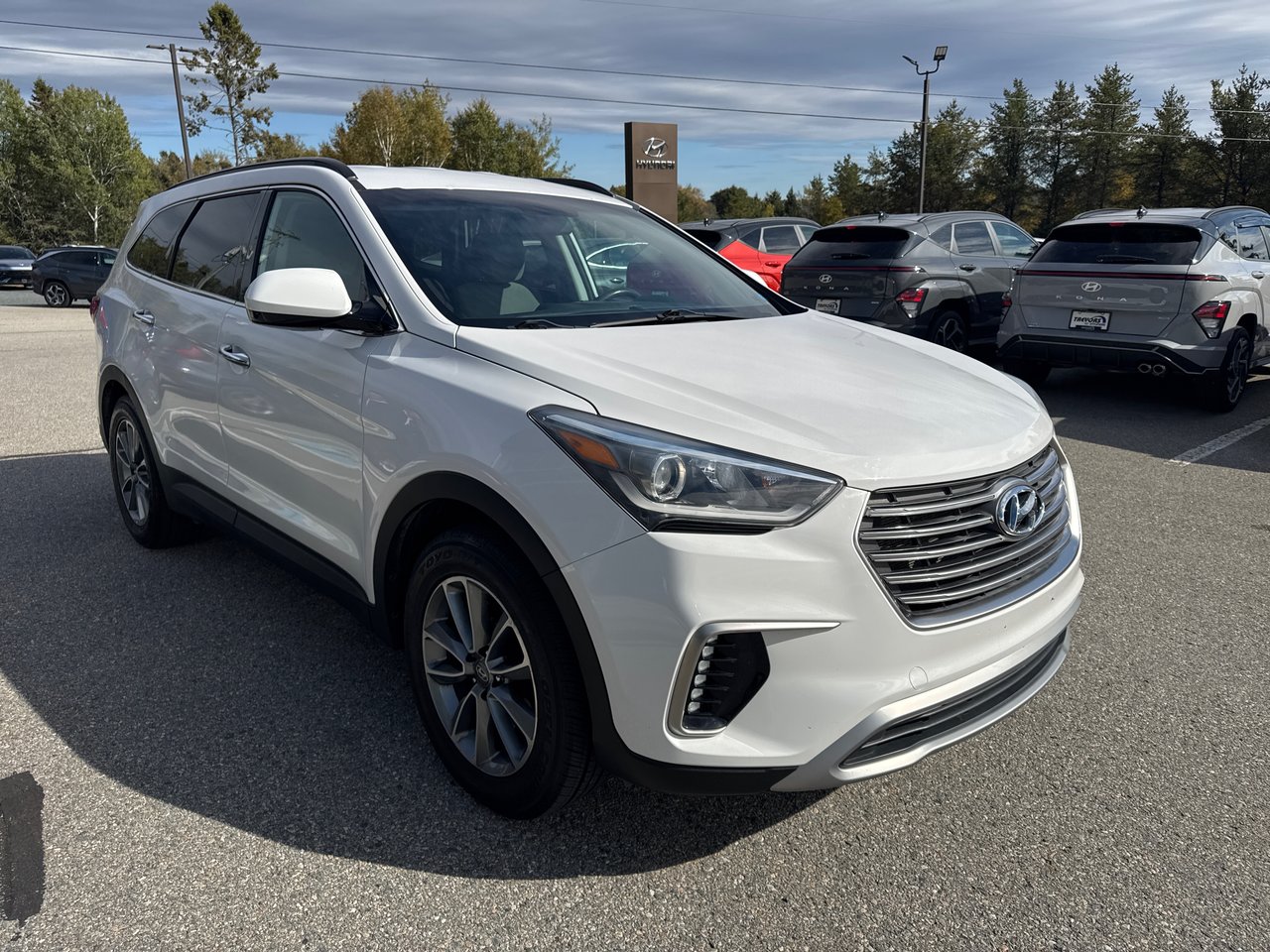 White 2018 Hyundai Santa Fe XL SUV / Crossover Automatic