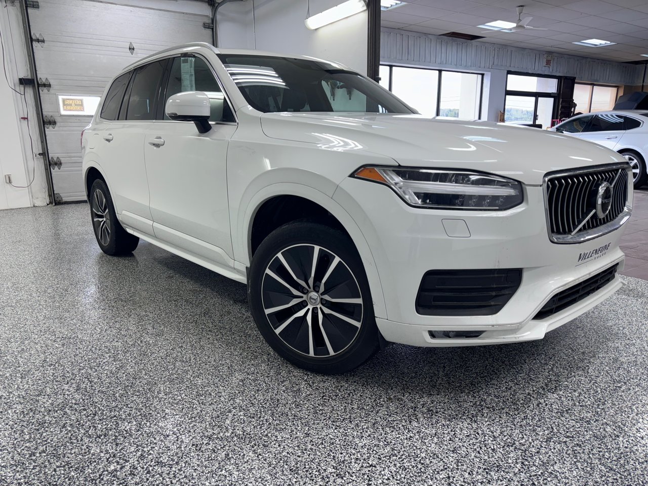 2020 Volvo XC90 MOMENTUM-1
