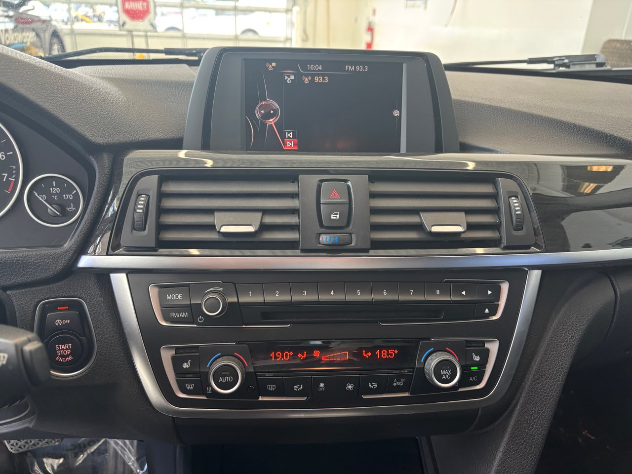 BMW 3 Series 320i xDrive INTERIEUR DE CUIR TOIT OUVRANT 2015 FINANCEMENT FACILE