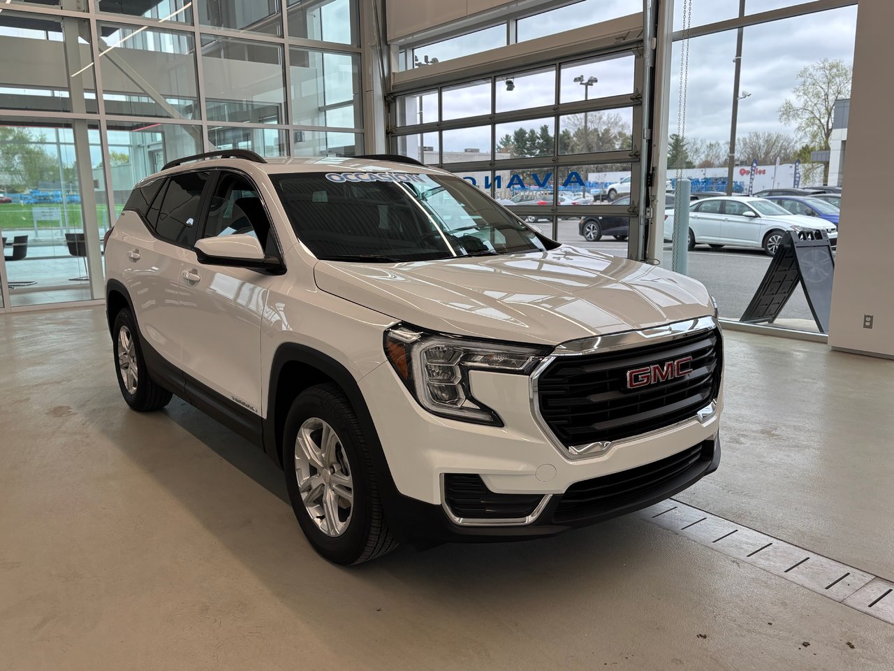 GMC Terrain SLE AWD SIEGES CHAUFFANT CARPLAY 2023 JAMAIS ACCIDENTÉ