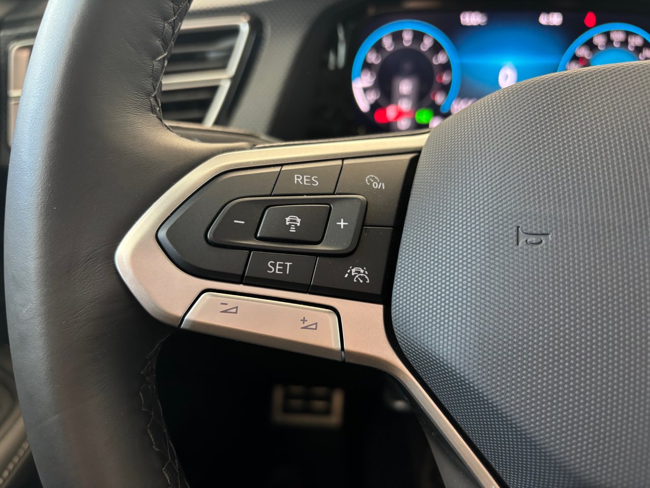 2024 Volkswagen Atlas Cross Sport EXECLINE DEMO SPECIAL