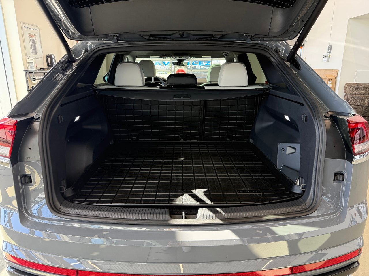 2025 Volkswagen Atlas Cross Sport Execline DEMO SPECIAL