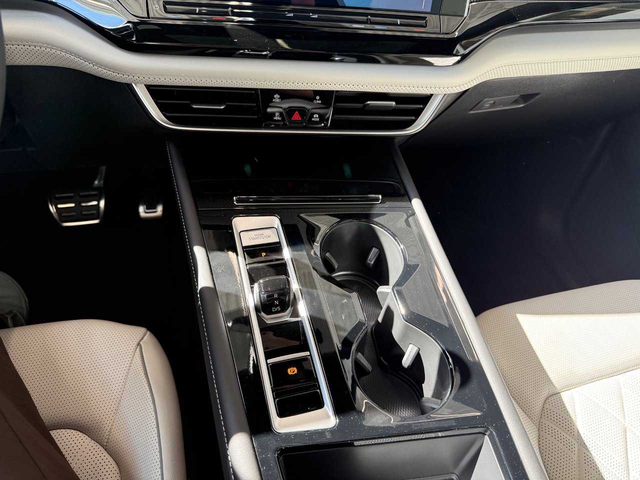 2025 Volkswagen Atlas Cross Sport Execline DEMO SPECIAL