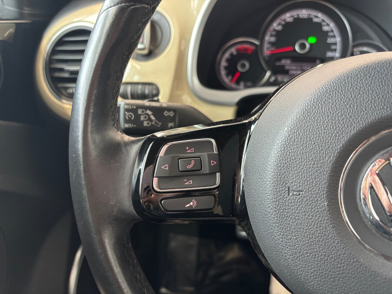 Volkswagen Beetle Convertible Wolfsburg Edition SIEGES CHAUFFANT BLUETOOTH 2019 JAMAIS ACCIDENTÉ ET RÈS RARE