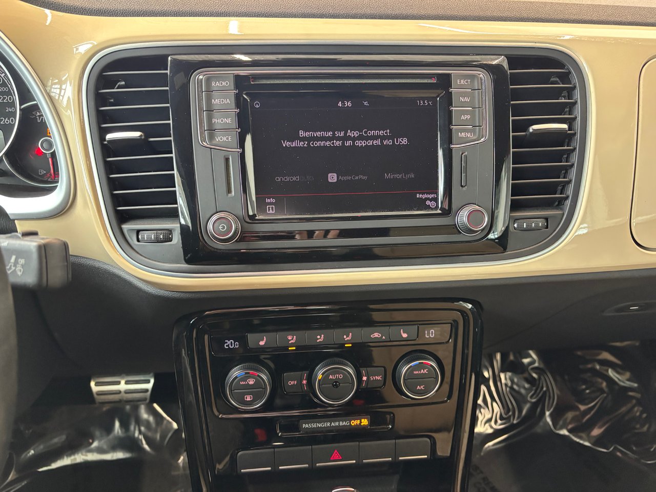 Volkswagen Beetle Convertible Wolfsburg Edition SIEGES CHAUFFANT BLUETOOTH 2019 JAMAIS ACCIDENTÉ ET RÈS RARE