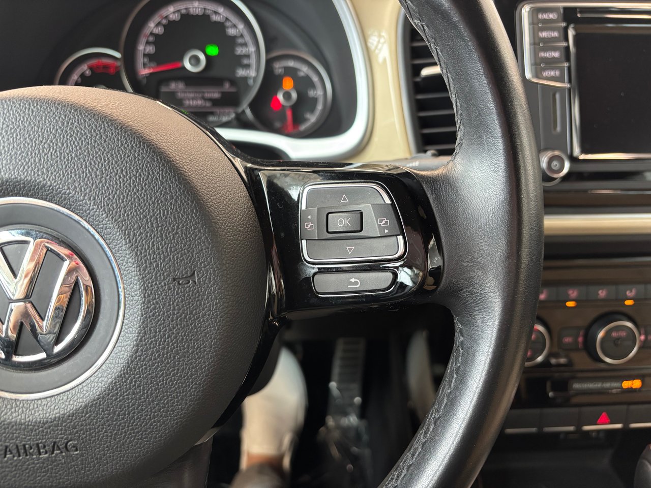 Volkswagen Beetle Convertible Wolfsburg Edition SIEGES CHAUFFANT BLUETOOTH 2019 JAMAIS ACCIDENTÉ ET RÈS RARE
