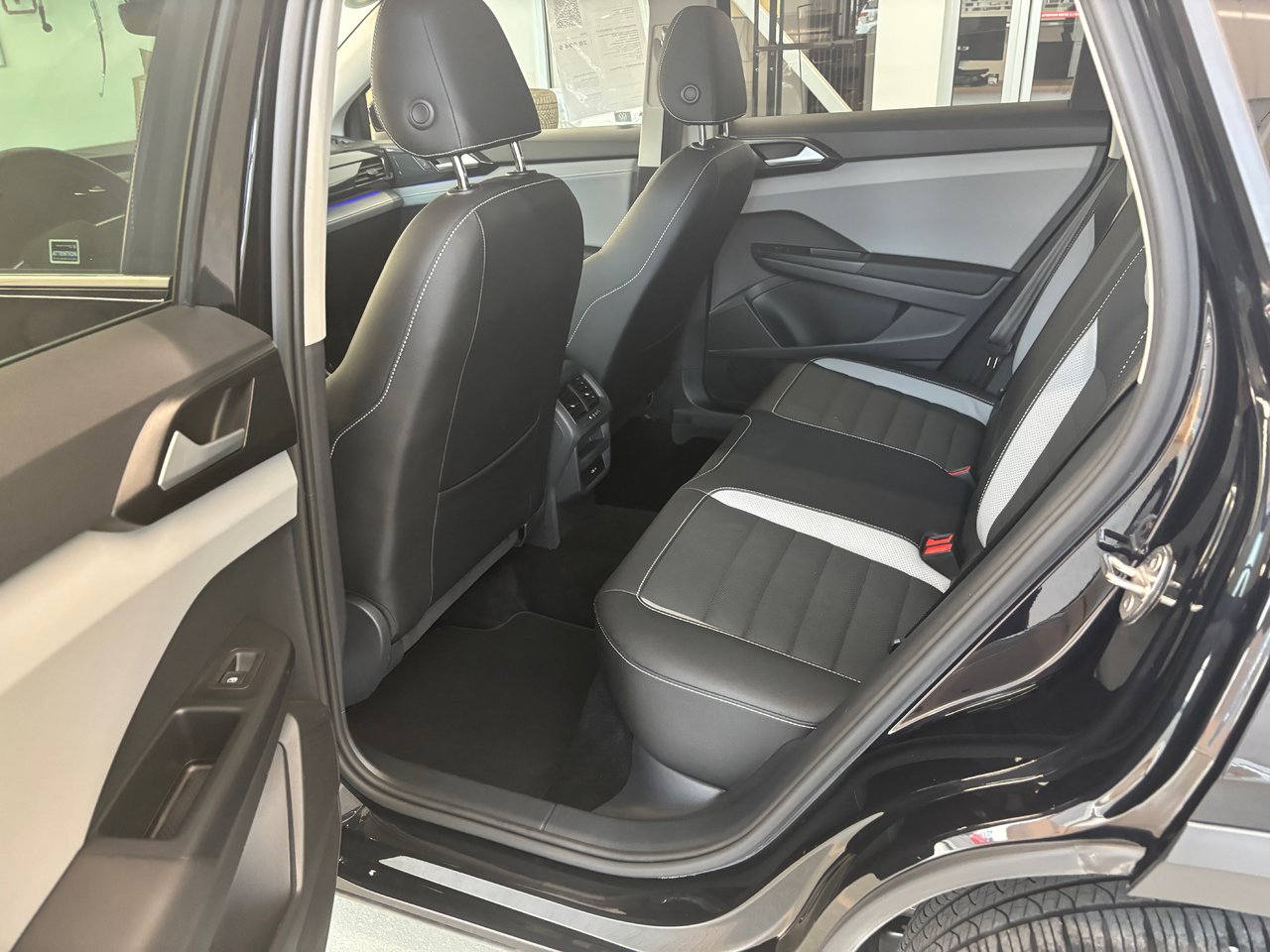 2022 Volkswagen Taos Highline TOIT PANO CUIR NAVIGATION